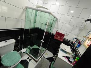 a small bathroom with a mirror and a toilet at Recanto da Família in Cabo Frio +5 photos