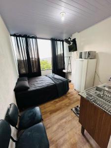 Kuchyň nebo kuchyňský kout v ubytování Apto Mobiliado Confortavel, TV Smart - Caieiras