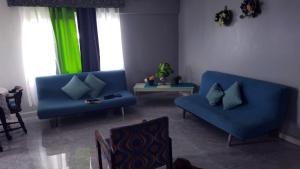 Χώρος καθιστικού στο Beach-side condos at Turtle Beach Towers