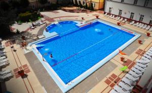 Bazén v ubytování Uzdrowisko Polczyn SPA Zacisze nebo v jeho okolí