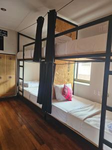 Voodi või voodid majutusasutuse Xplora Hostel Cusco toas