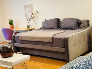 Χώρος καθιστικού στο Beautiful One Bedroom in NYC