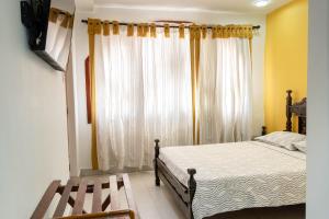 Postel nebo postele na pokoji v ubytování Hotel Veleros Cartagena