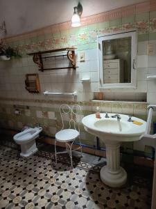 a bathroom with a sink and a toilet at Casa rosa 2 in Mercedes +27 photos