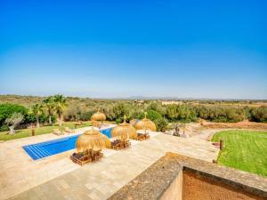 Bazén v ubytování Sa Canoveta with Designer Kitchen nebo v jeho okolí