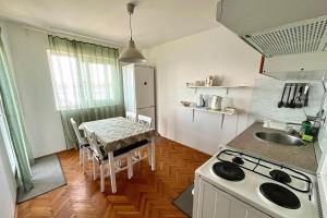 Kuchyň nebo kuchyňský kout v ubytování Apartments by the sea Maslinica, Solta - 774