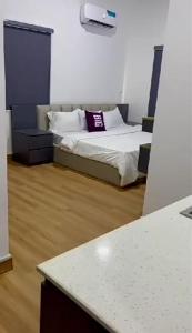 Postel nebo postele na pokoji v ubytování SM service apartment