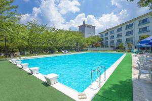Bazén v ubytování Ooedo Onsen Monogatari Premium Yamanaka Grand Hotel nebo v jeho okolí
