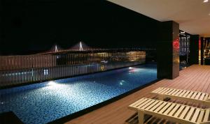 Bazén v ubytování NINH KIỀU FORTUNELAND HoTel nebo v jeho okolí