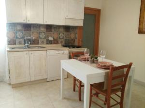 A kitchen or kitchenette at Noera Home Még 13 kép