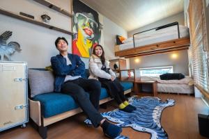 Posezení v ubytování Trailer inn Onomichi