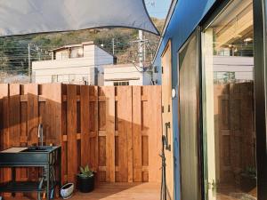 Balkón nebo terasa v ubytování Trailer inn Onomichi