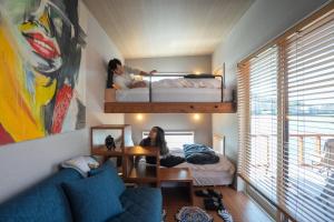 Postel nebo postele na pokoji v ubytování Trailer inn Onomichi