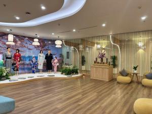 Thanh HóaにあるFlamingos Hải Tiếnのマネキンを展示したファッション店 +75枚の写真