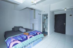 Ένα ή περισσότερα κρεβάτια σε δωμάτιο στο Apartemen Jarrdin Cihampelas B 2223 By PROELIA INDONESIA