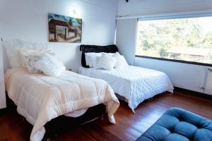 Giường trong phòng chung tại VILLA DOLLS PRIVADA CON SAUNA, PISCINA Y MAs