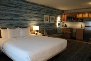 Kuchyň nebo kuchyňský kout v ubytování Clarion Hotel Portland International Airport