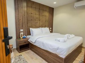 Lodge Pyramids View Hotel客房内的一张或多张床位