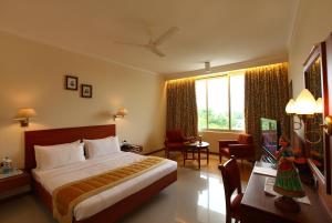 Postel nebo postele na pokoji v ubytování Sangam Hotel, Thanjavur + 16 fotografií