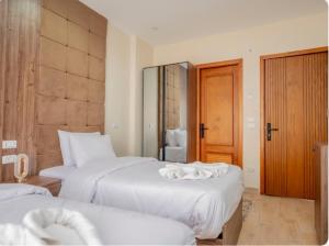 Lodge Pyramids View Hotel客房内的一张或多张床位