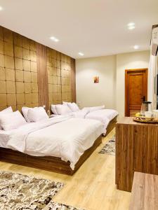 Lodge Pyramids View Hotel客房内的一张或多张床位