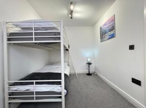 a bedroom with two bunk beds in a room at Doncaster 2-Beds Sleeps 4 with Parking in Doncaster