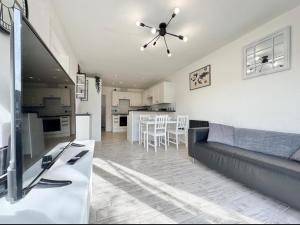 a living room with a couch and a dining room at Doncaster 2-Beds Sleeps 4 with Parking in Doncaster