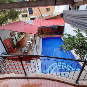 an overhead view of a swimming pool from a balcony at Hotel la Isabella SM in Villeta