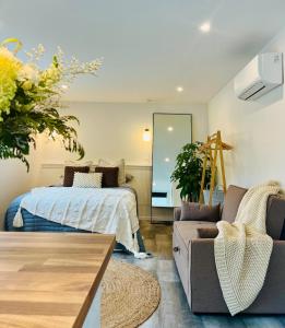 a bedroom with a bed and a couch at Alpine Rest! Brand new! Cozy&Convenient! in Queenstown