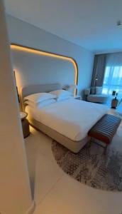 Postel nebo postele na pokoji v ubytování Luxuria studio Noida