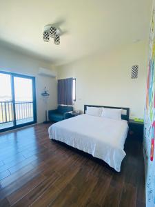 Giường trong phòng chung tại Across the Ocean B&B