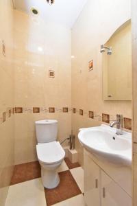 Ένα μπάνιο στο Rooms in the heart of Yerevan 2