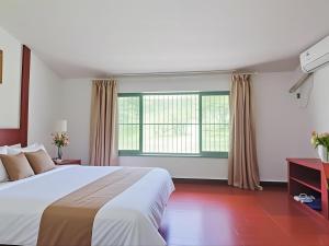 Postel nebo postele na pokoji v ubytování Junyao Inn + 20 fotografií