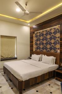 a bedroom with a large bed in a room at HOTEL CITY PALACE in Bikaner
