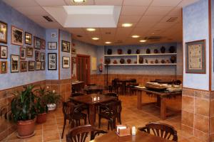 A restaurant or other place to eat at Hostal La Granja