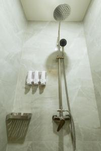 Ένα μπάνιο στο Kewalin hostel