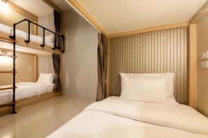 Ένα ή περισσότερα κρεβάτια σε δωμάτιο στο Kewalin hostel