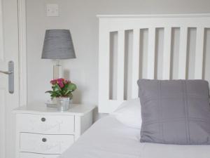 The Cambridge Guest House by Tas客房内的一张或多张床位