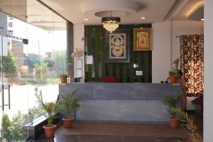 Fotografie z fotogalerie ubytování Shree radhe mohan hotel and resort khatushyamji v destinaci Khātu
