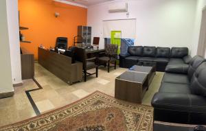 Posezení v ubytování Business Lodges Gujrat