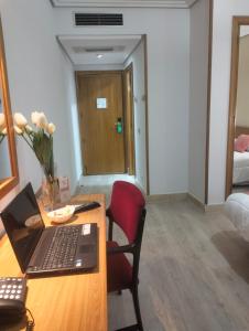 Postel nebo postele na pokoji v ubytování Hotel Helmántico
