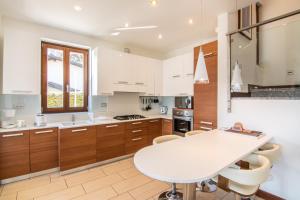 Dapur atau dapur kecil di Villa Lumbini