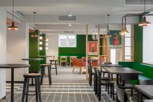 En restaurant eller et andet spisested på B&B HOTEL Kalisz Centrum