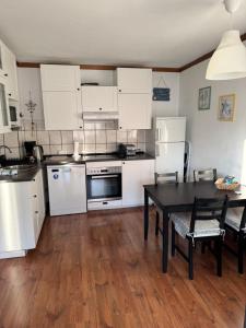 Kuchyň nebo kuchyňský kout v ubytování Nette Ferienwohnung in Seenähe
