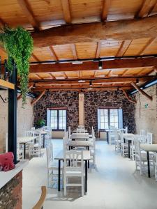 Un restaurant sau alt loc unde se poate mânca la Hostal Restaurante LA SENDA