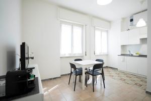 Kuchyň nebo kuchyňský kout v ubytování Ale E-Commerce Holiday Home