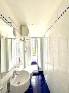 A bathroom at Belvedere Affittacamere