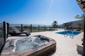 Πισίνα στο ή κοντά στο Siena - סוויטה משפחתית מהממת עם בריכה פרטית וג'קוזי ליד הכנרת