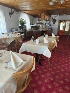 Restaurace v ubytování Hotel Acla Filli + 37 fotografií