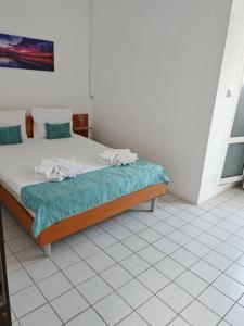 a bedroom with a bed in a room at Къща за гости Пиргос in Burgas City